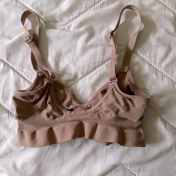 Skims - Picture 2 of 3